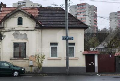 Casă cu 3 camere cu Teren 120 Mp în Central - 1