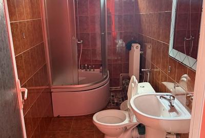 Apartament cu 5 camere decomandat în Palazu Mare