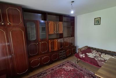 Garsonieră decomandată în Petros