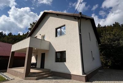 Casă cu 7 camere cu Teren 526 Mp în Măneciu