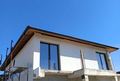 Casă cu 4 camere în Adunații-Copăceni