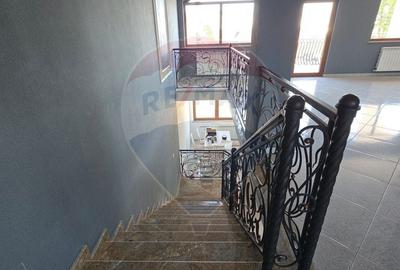 Spațiu comercial, de 320 mp, în Central - 13