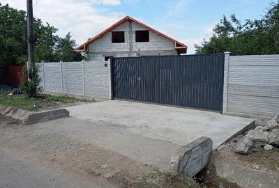 Casă cu 3 camere cu Teren 1700 Mp în Uliești
