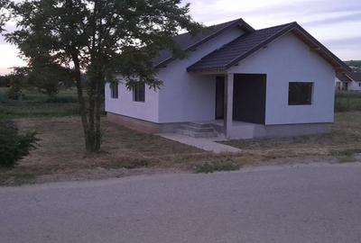 Casă cu 3 camere în Izvor - 1