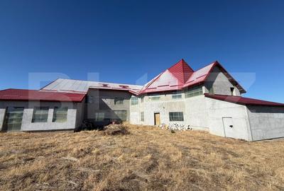 Casă individuală cu 20 camere cu Teren 2000 Mp în Periferie