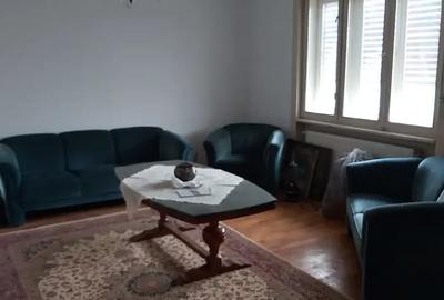 Casă cu 4 camere în Central - 2