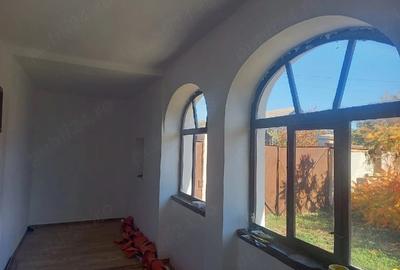 Casă cu Teren 900 Mp în Central