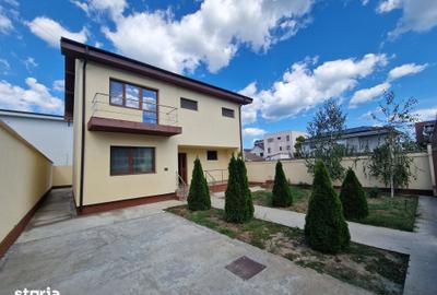 Casă cu 5 camere cu Teren 300 Mp în Central