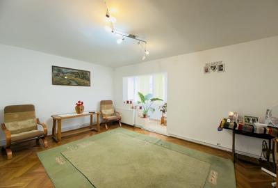 Apartament cu 4 camere decomandat, mobilat în Bucovina
