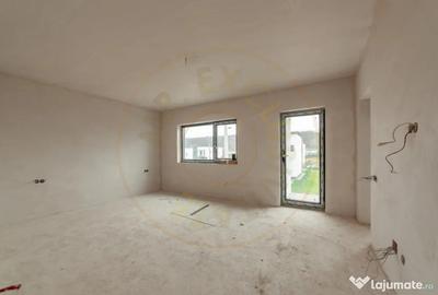 Casă cu 4 camere cu Teren 470 Mp în Micești