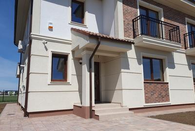 Duplex cu 5 camere cu Teren 300 Mp în Dumbrăvița