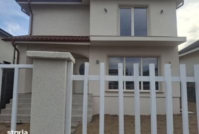 Casă cu 4 camere cu Teren 480 Mp în Malu Mare