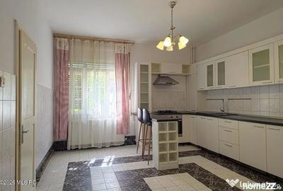 Casă cu 11 camere cu Teren 535 Mp în Freidorf
