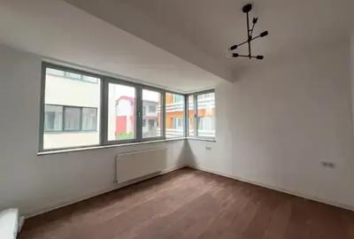 Apartament cu 4 camere decomandat în Dămăroaia
