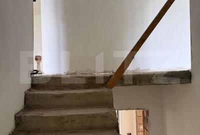 Casă cu 4 camere în Central