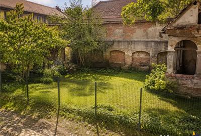 Apartament cu 3 camere decomandat în Centrul Istoric