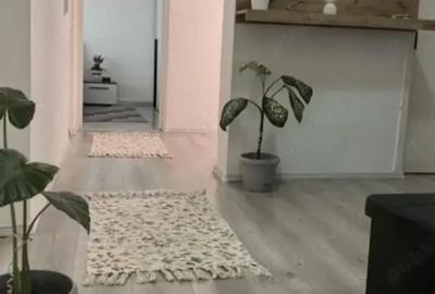 Apartament cu 3 camere decomandat în Craiter