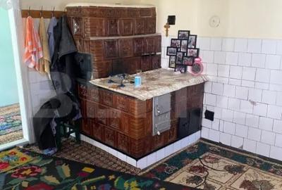 Casă cu 4 camere cu Teren 2000 Mp în Central - 1