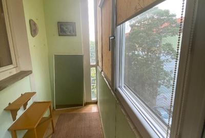 Apartament cu 3 camere semidecomandat în Calea București