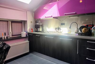 Apartament cu 4 camere semidecomandat în Florești