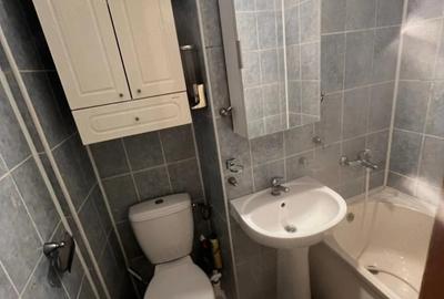 Apartament cu 3 camere semidecomandat în Alexandru cel Bun