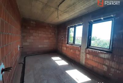 Casă cu 5 camere cu Teren 300 Mp în Ghiroda