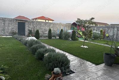 Casă cu Teren 999 Mp în Central - 2