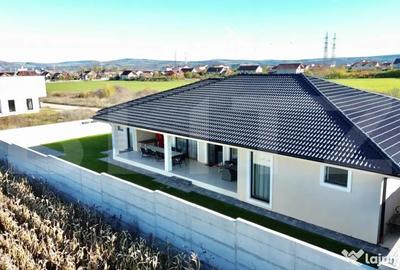 Casă cu 4 camere cu Teren 709 Mp în Central - 2