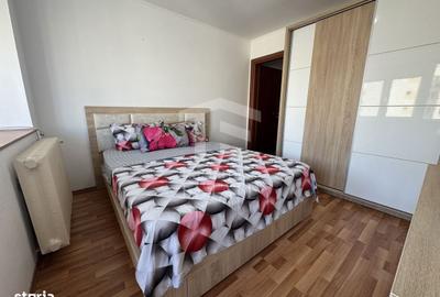 Apartament cu 3 camere semidecomandat în Tei