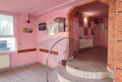 Spațiu comercial, de 67 mp, în Central - 4