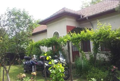Casă cu 4 camere în Giubega