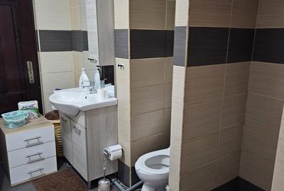 Apartament cu 3 camere decomandat în Mangalia