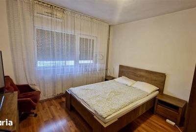 Apartament cu 3 camere decomandat în Sud