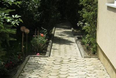 Casă cu 4 camere cu Teren 900 Mp în Central - 2