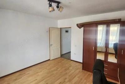 Casă cu 5 camere cu Teren 180 Mp în Apărătorii Patriei