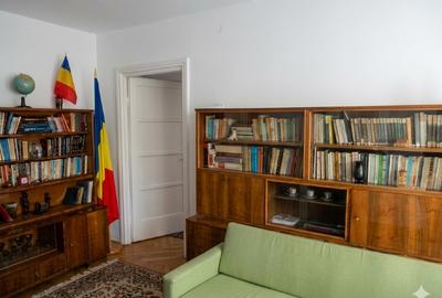 Apartament cu 2 camere semidecomandat, mobilat în Central
