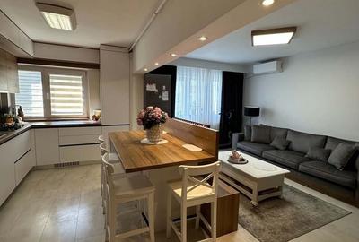 Apartament cu 4 camere decomandat în Micro 16