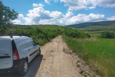Teren de 5515 mp, în Dezmir - 1