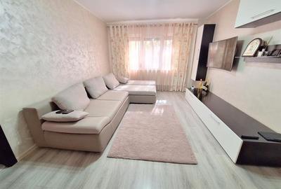 Apartament cu 3 camere decomandat în Milcov