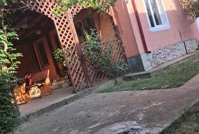 Casă cu 4 camere cu Teren 174 Mp în Central
