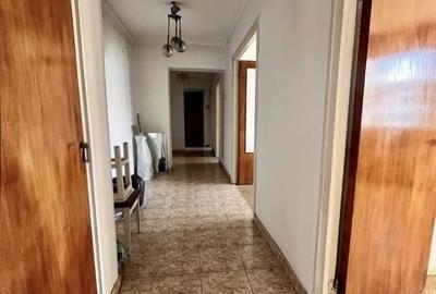 Apartament cu 3 camere decomandat în Pantelimon