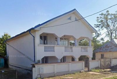 Casă cu 4 camere cu Teren 421 Mp în Exterior Vest