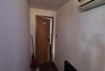 Spațiu comercial, de 50 mp, în Central - 3