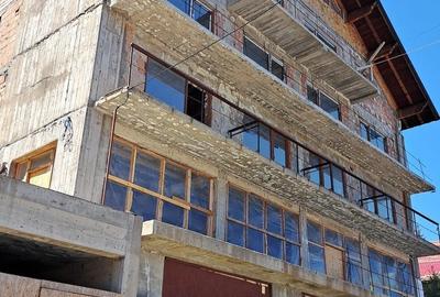 Casă cu Teren 893 Mp în Central