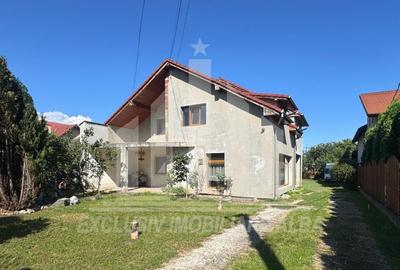 Casă individuală cu 5 camere cu Canalizare în Cetate
