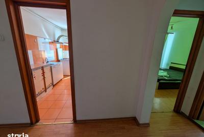 Apartament cu 3 camere decomandat în Cornișa