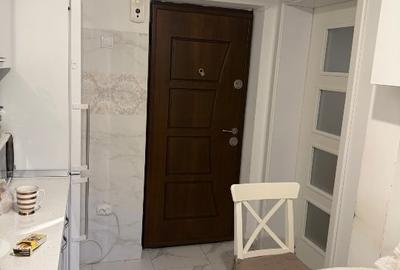Apartament cu 4 camere semidecomandat în Central