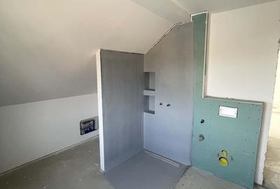 Casă cu 7 camere cu Teren 750 Mp în Central