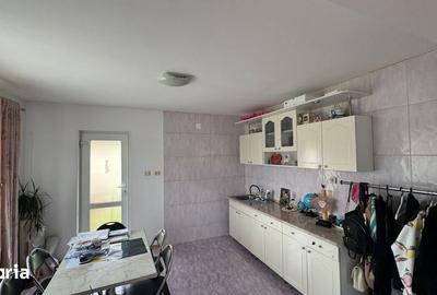 Casă cu 5 camere cu Teren 2011 Mp în Central - 9