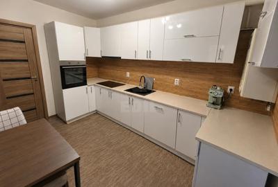 Apartament cu 3 camere decomandat în Florești